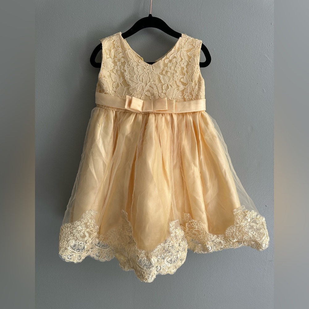 Elegant Lace Dress with Bow 2T